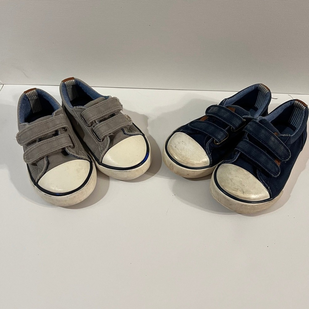 Toddler boy size 8 Tommy Hilfiger shoes (s-199)